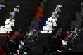 To morate videti. Vprašanje novinarke je Urško Klakočar Zupančič tako zmedlo, da je priznala, da nima pojma.