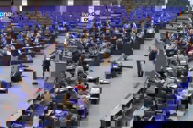 Nemčija prekinila združevanje družin tujcev, kako je s tem pri nas?