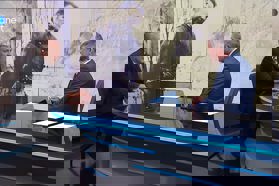 Video: Takole je reagirala znana aktivistka proti sovražnemu govoru Nika Kovač po objavi fotomontaže, na kateri avtor obesi poslanca Grimsa